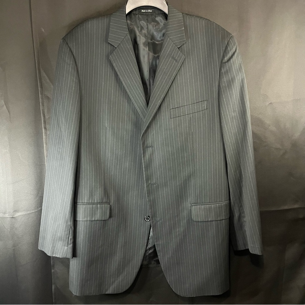 Van Heusen Black Sports Jacket. Size 44L see pics for conditions.